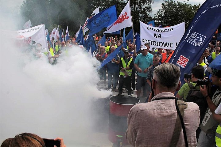 20190724_067_pl_dg_hk_protest.jpg - 2019.07.24 - DG. Akcja protestacyjna w obronie miejsc pracy ArcelorMittal Poland S.A. o. Dąbrowa Górnicza.